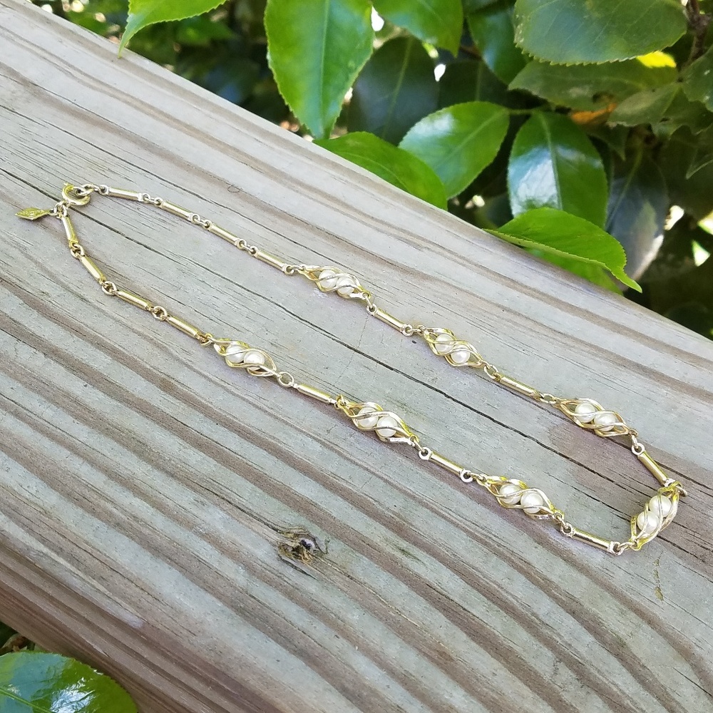 Sarah Coventry pearl and gold plated chain
